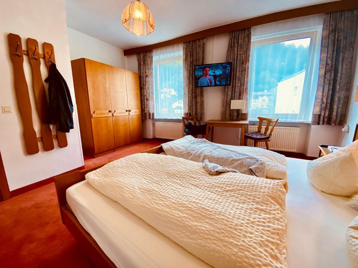 Schwarzer Adler Hotel ลันเด็ค ภายนอก รูปภาพ