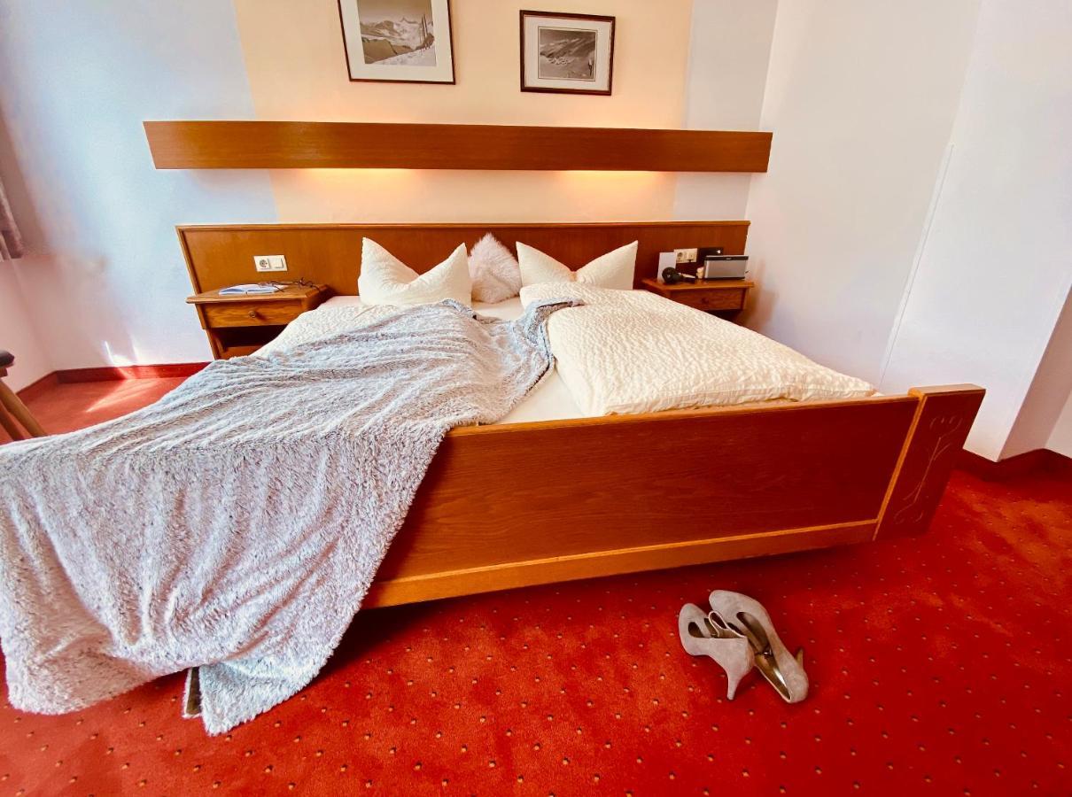 Schwarzer Adler Hotel ลันเด็ค ภายนอก รูปภาพ