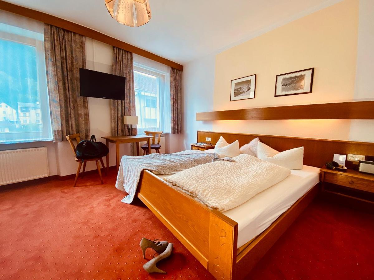 Schwarzer Adler Hotel ลันเด็ค ภายนอก รูปภาพ