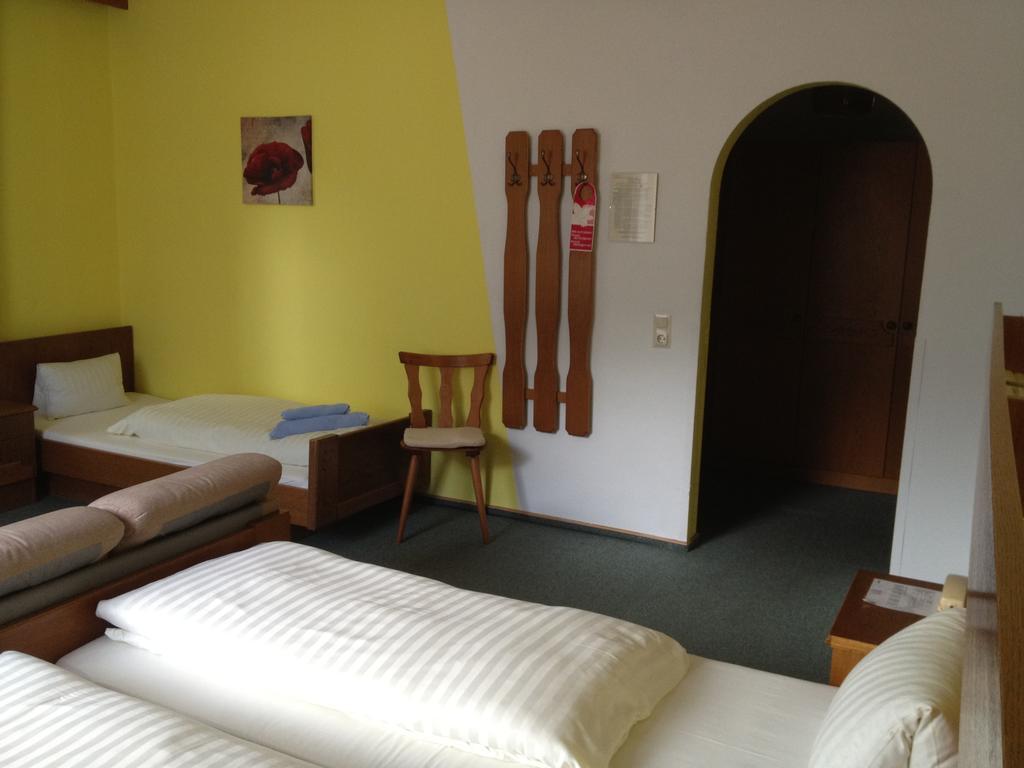 Schwarzer Adler Hotel ลันเด็ค ห้อง รูปภาพ