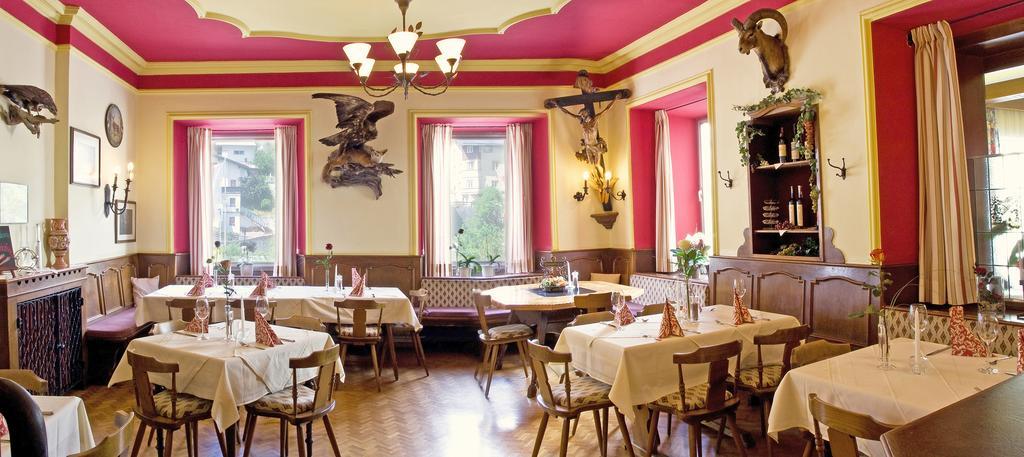 Schwarzer Adler Hotel ลันเด็ค ภายนอก รูปภาพ