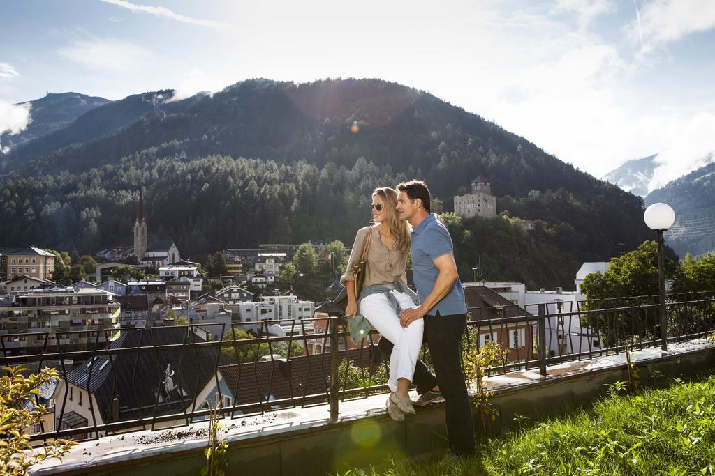 Schwarzer Adler Hotel ลันเด็ค ภายนอก รูปภาพ
