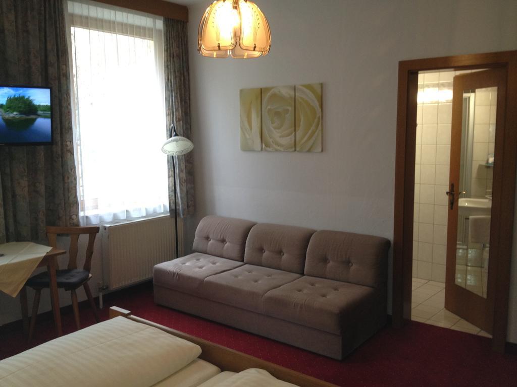 Schwarzer Adler Hotel ลันเด็ค ภายนอก รูปภาพ
