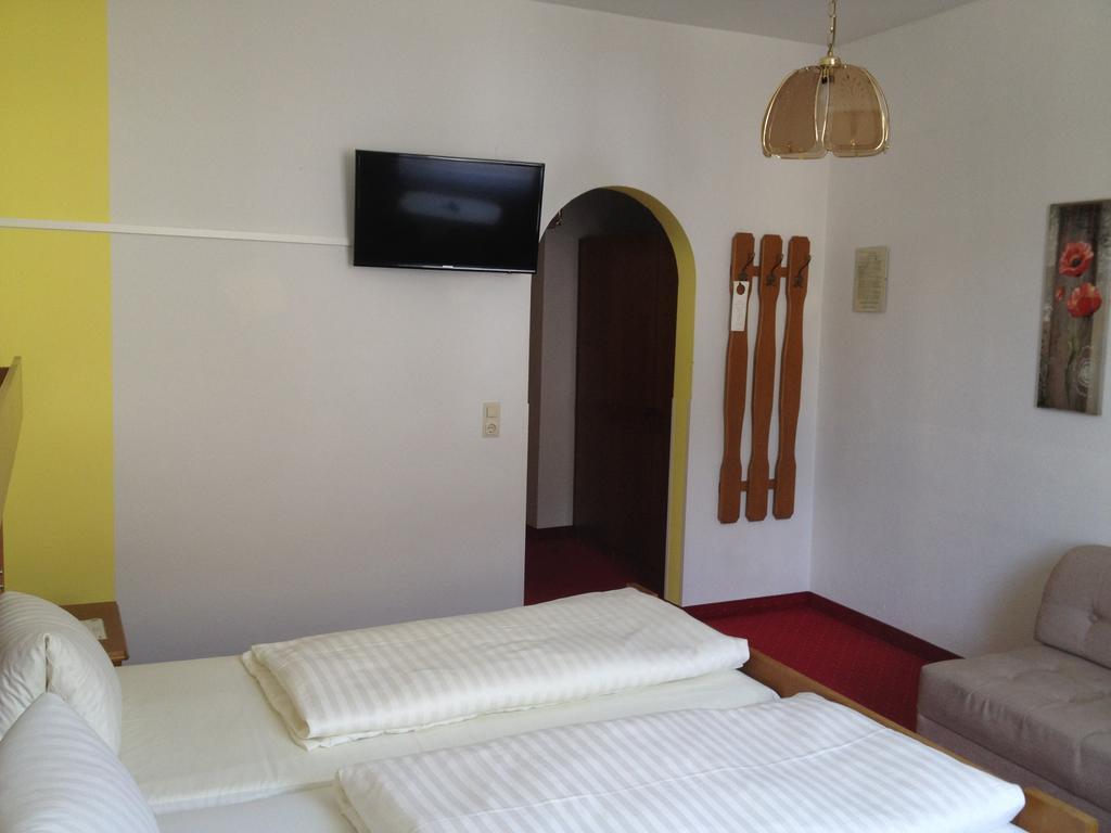 Schwarzer Adler Hotel ลันเด็ค ภายนอก รูปภาพ