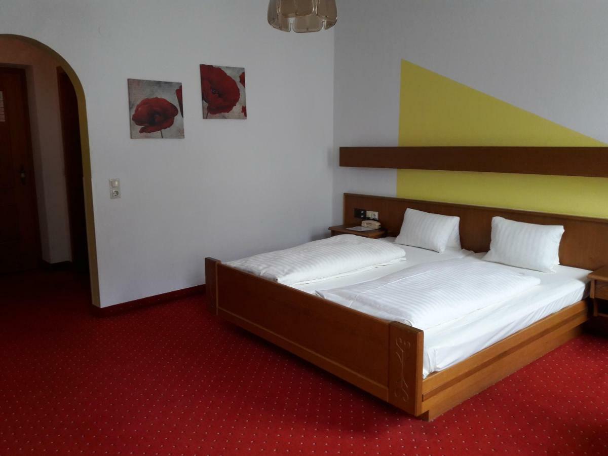 Schwarzer Adler Hotel ลันเด็ค ภายนอก รูปภาพ