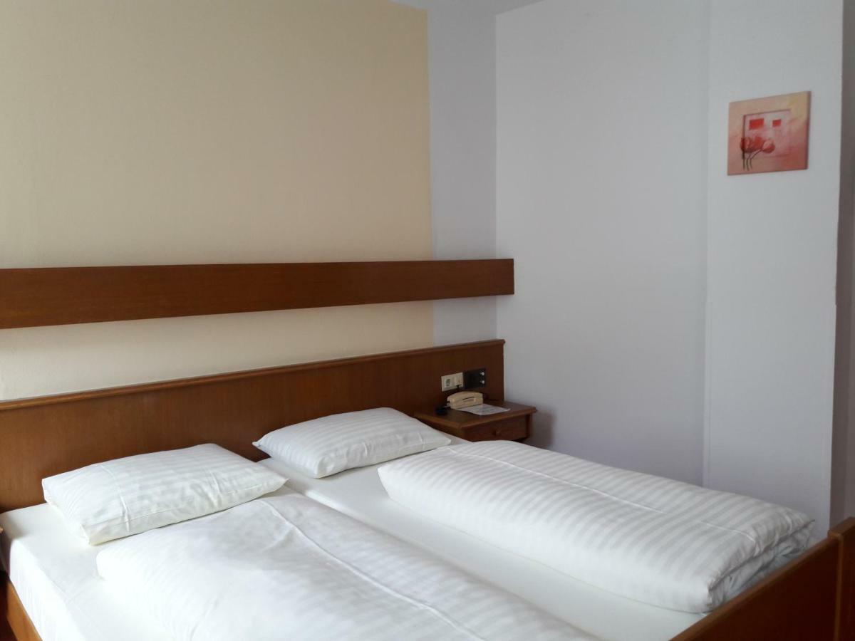 Schwarzer Adler Hotel ลันเด็ค ภายนอก รูปภาพ